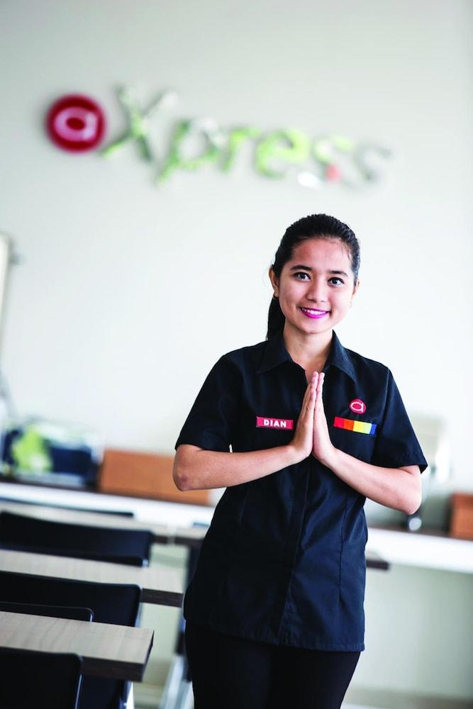 Amaris Hotel Darmo Surabaya Ngoại thất bức ảnh