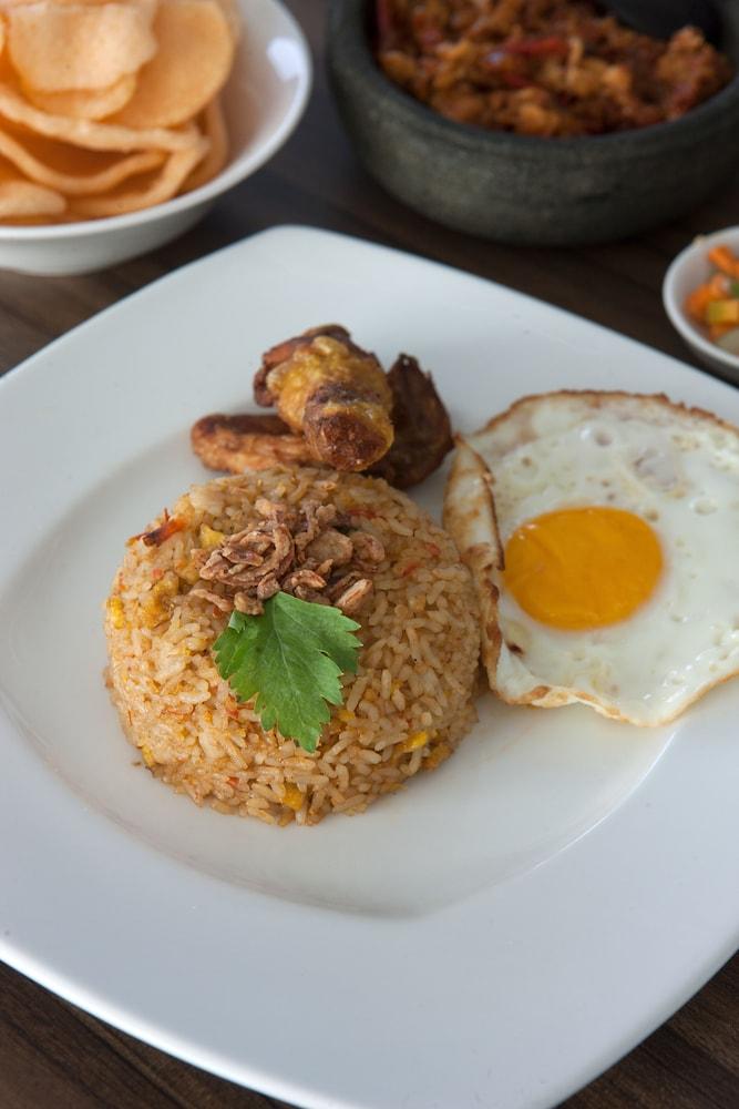 Amaris Hotel Darmo Surabaya Ngoại thất bức ảnh