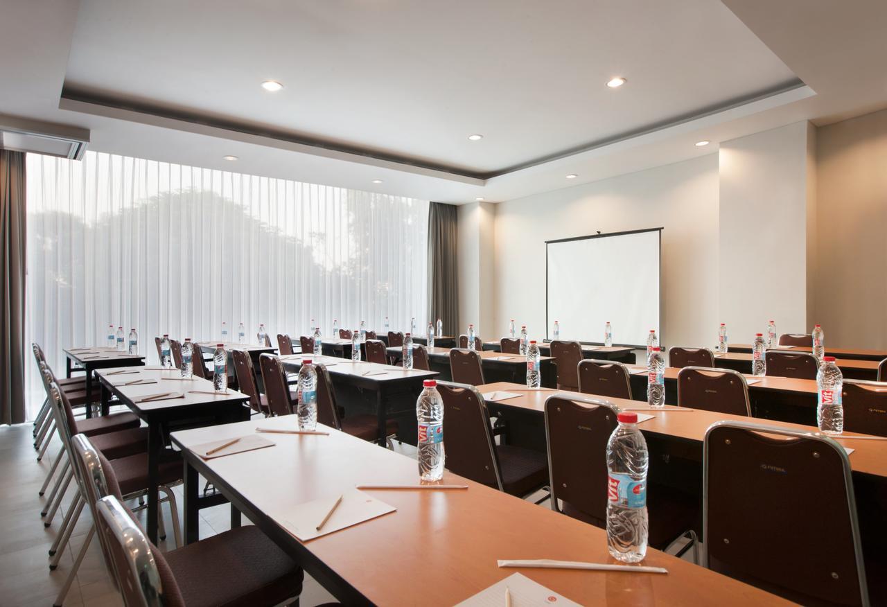 Amaris Hotel Darmo Surabaya Ngoại thất bức ảnh