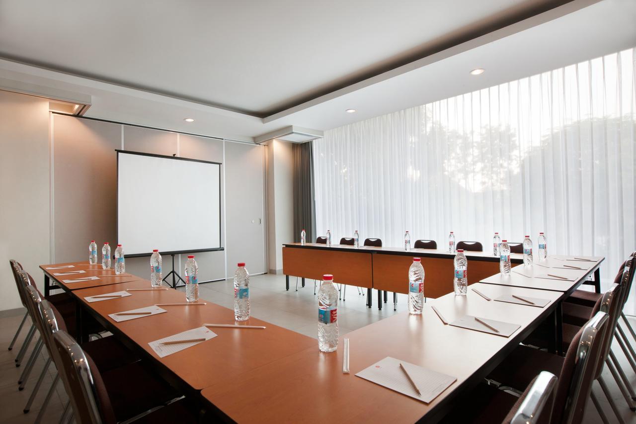 Amaris Hotel Darmo Surabaya Ngoại thất bức ảnh
